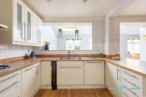 18 Vicarage Road, Grenoside, Sheffield, S35 8RG