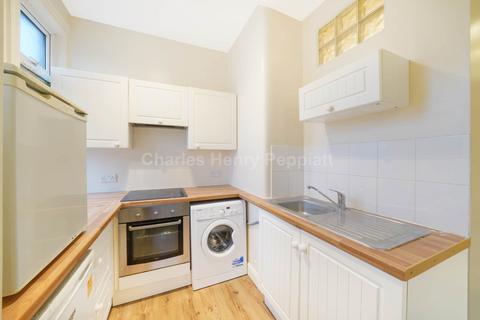 Studio to rent, Windmill Hill, Enfield EN2