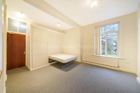 Studio to rent, Windmill Hill, Enfield EN2