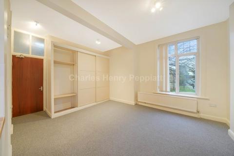 Studio to rent, Windmill Hill, Enfield EN2