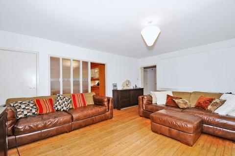 2 bedroom apartment to rent, Great Brownings London SE21