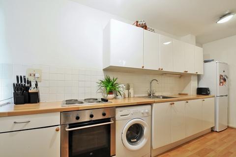 2 bedroom apartment to rent, Great Brownings London SE21