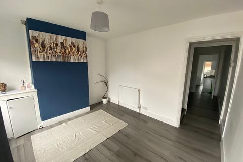 2 bedroom end of terrace house to rent, 10 Whitehall Lane Grays RM17 6SS