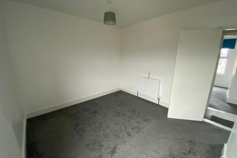 2 bedroom end of terrace house to rent, 10 Whitehall Lane Grays RM17 6SS