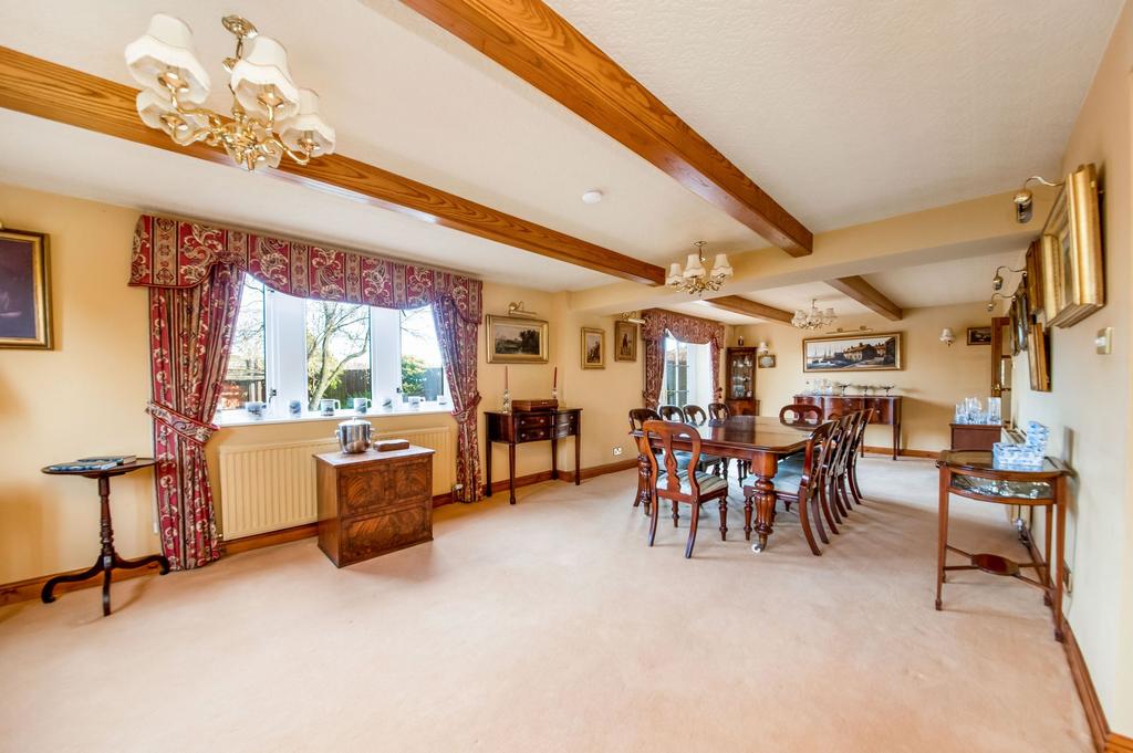 Second sitting room/dining room