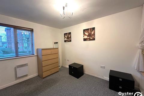 2 bedroom flat to rent, Yukon Road, Broxbourne, EN10