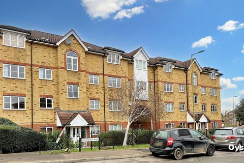 2 bedroom flat to rent, Yukon Road, Broxbourne, EN10