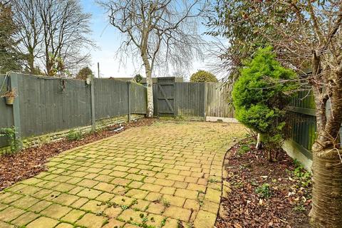 3 bedroom terraced house for sale, Willow Close, Alcester