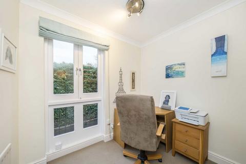 4 bedroom house to rent, Beaufort Road, East Twickenham TW1