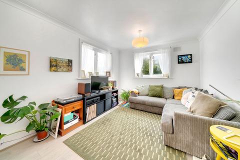 2 bedroom flat for sale, Dynevor Road, London N16