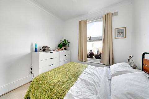 2 bedroom flat for sale, Dynevor Road, London N16