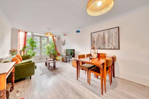 2 bedroom flat for sale, Dynevor Road, London N16