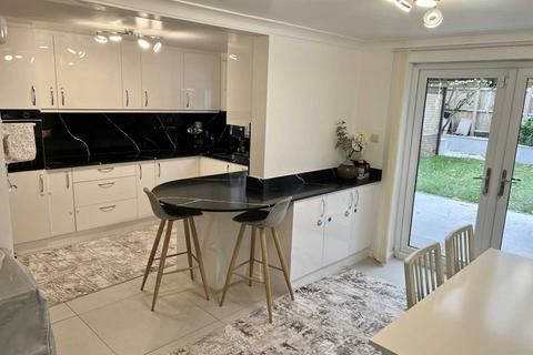 7 Dovedale, Luton, LU2 7FQ