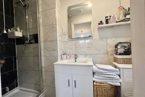 7 Dovedale, Luton, LU2 7FQ