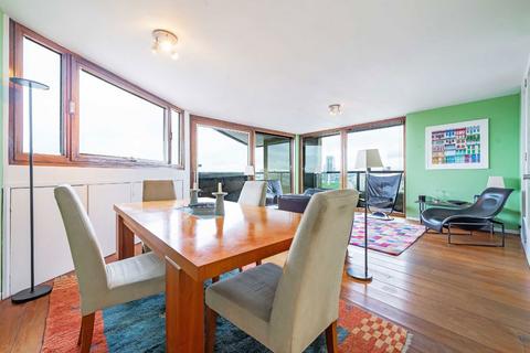 3 bedroom flat for sale, Barbican, London EC2Y