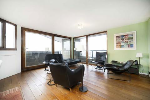 3 bedroom flat for sale, Cromwell Tower, London EC2Y