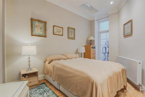 2 bedroom flat to rent, CORNWALL GARDENS, London, SW7