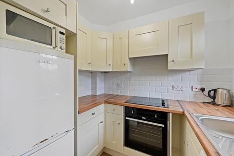 2 bedroom apartment to rent, High Street, Cheam, SM3