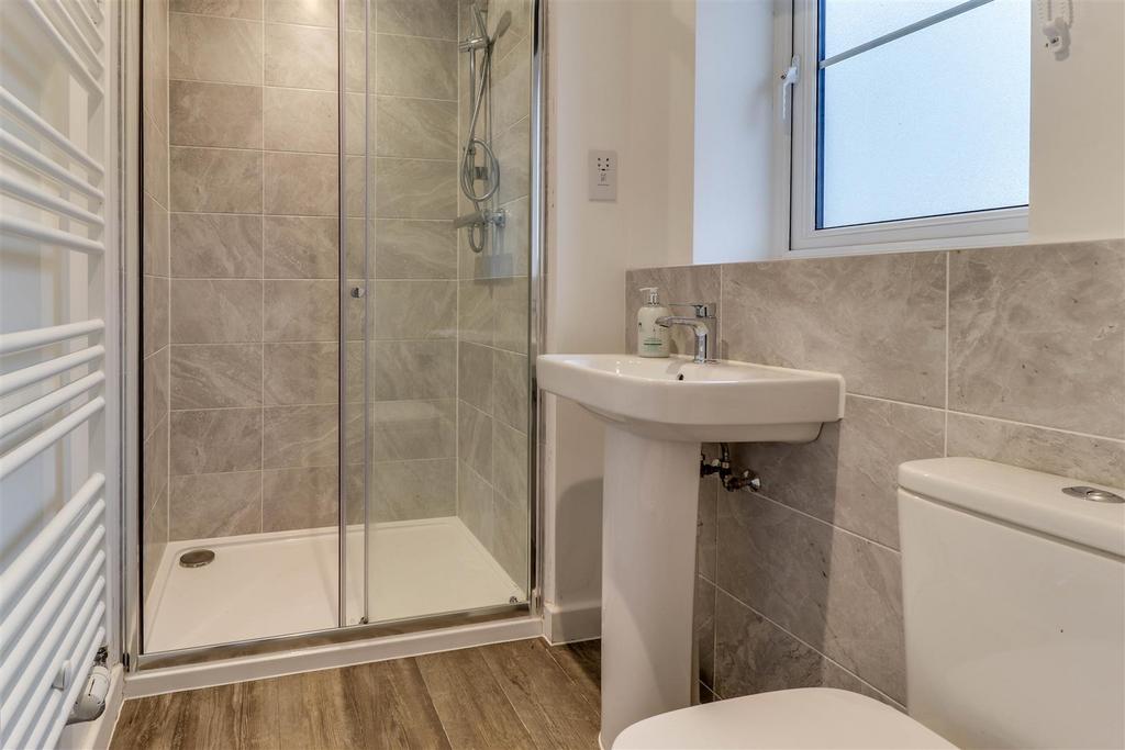 41. Bedroom 1 en-suite.jpg