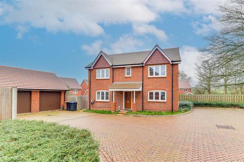 5 bedroom detached house to rent, Hunters Way, Cranleigh GU6