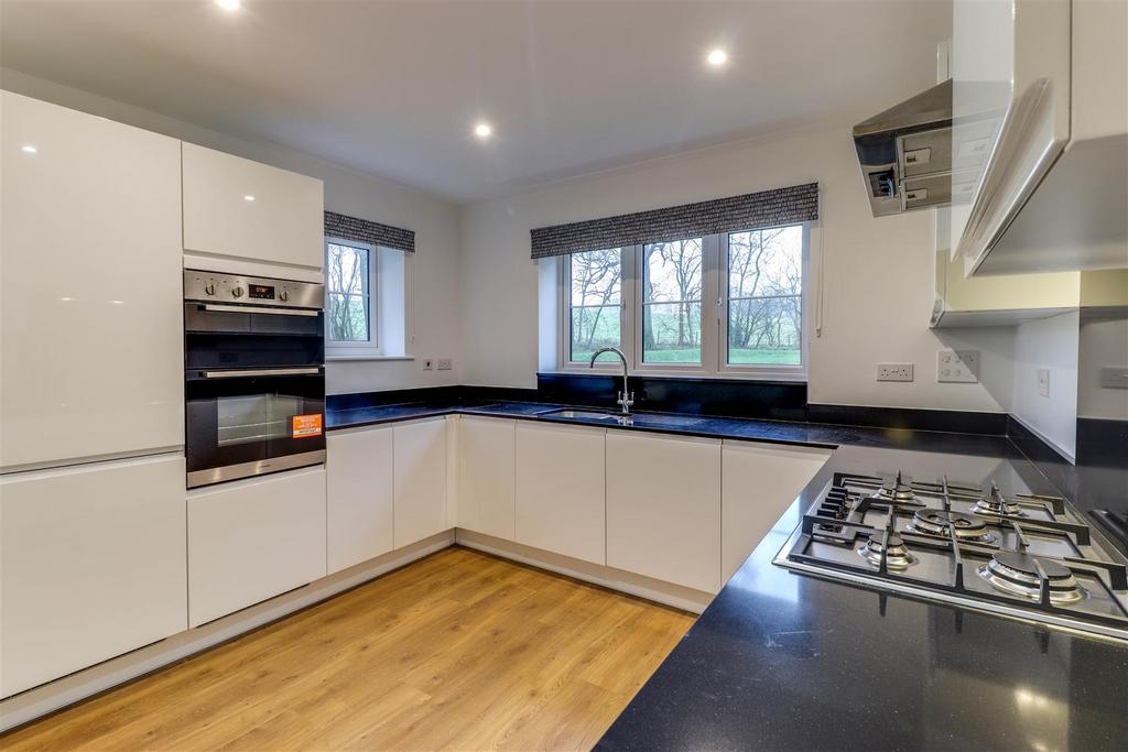20. Kitchen Diner.jpg