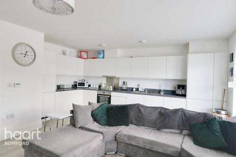 2 bedroom apartment to rent, Bay Close, Romford