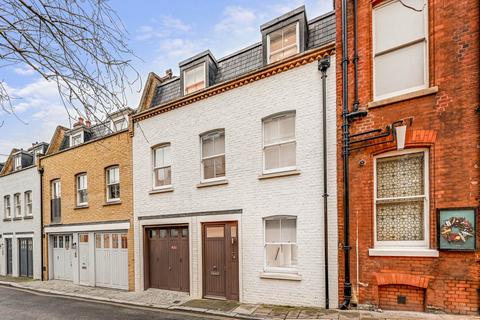 3 bedroom house to rent, Cadogan Lane, SW1X