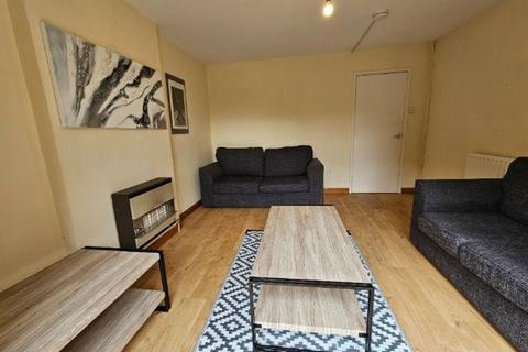 3 bedroom house to rent, Petersham Mews, Nottingham NG7