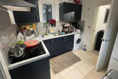 2 bedroom flat for sale, 150B Braemar Avenue, Neasden, London, NW10 0DS