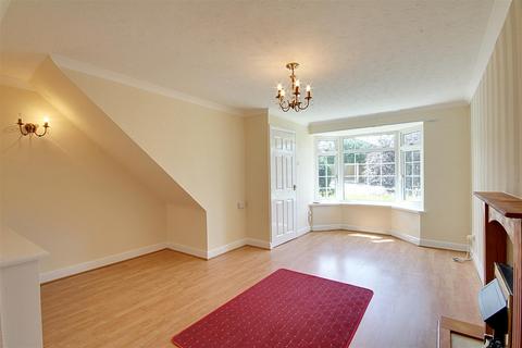 2 bedroom townhouse to rent, Ballantrae Close, Arnold NG5