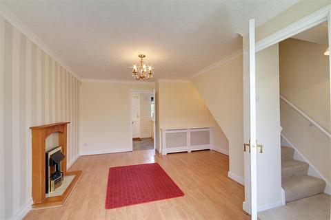 2 bedroom townhouse to rent, Ballantrae Close, Arnold NG5