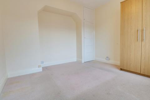 2 bedroom apartment to rent, Warren Road, Orpington BR6