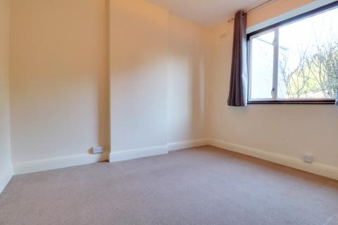 2 bedroom apartment to rent, Warren Road, Orpington BR6