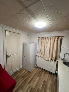 Studio to rent, Broomcroft Avenue, Northolt UB5