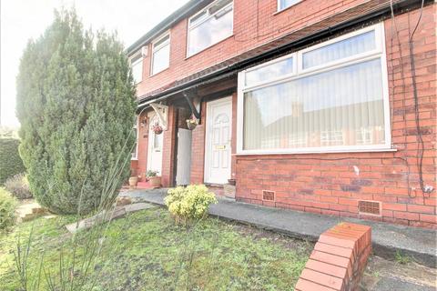 3 bedroom terraced house to rent, Eastfield Avenue, Middleton, Manchester