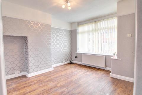 3 bedroom terraced house to rent, Eastfield Avenue, Middleton, Manchester