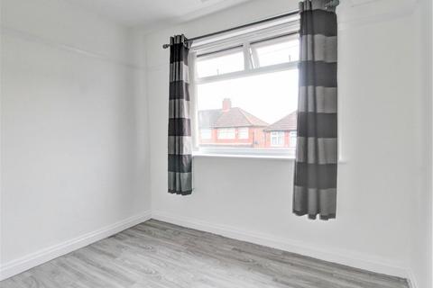 3 bedroom terraced house to rent, Eastfield Avenue, Middleton, Manchester