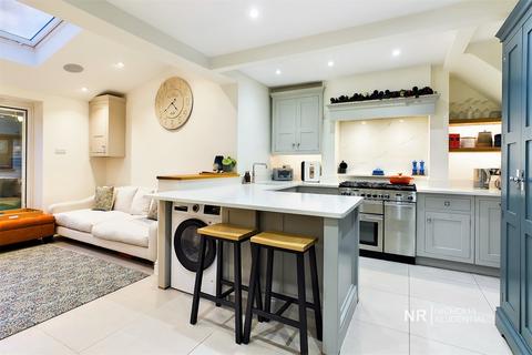 37 Devon Way, Chessington, KT9 2RH
