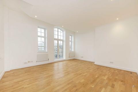 2 bedroom flat to rent, Ferndale Road, London SW4