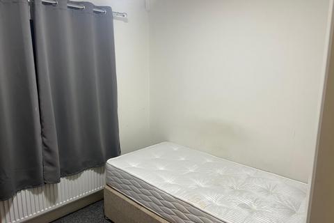 3 bedroom flat to rent, Dagenham, RM10