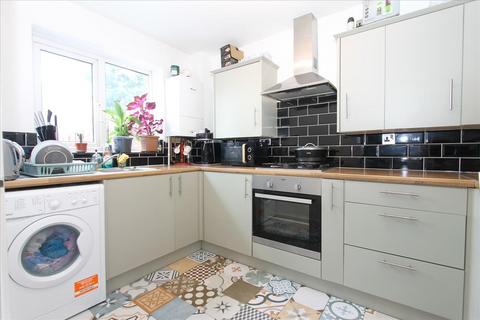 3 bedroom house to rent, Wellington Avenue , London, N9