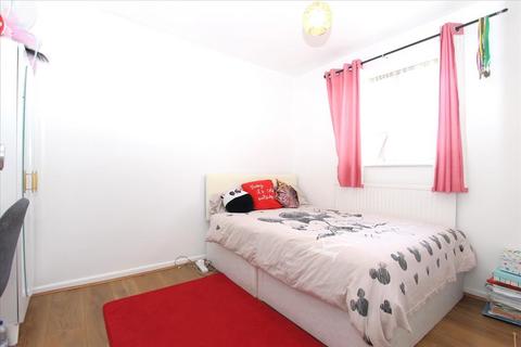 3 bedroom house to rent, Wellington Avenue , London, N9