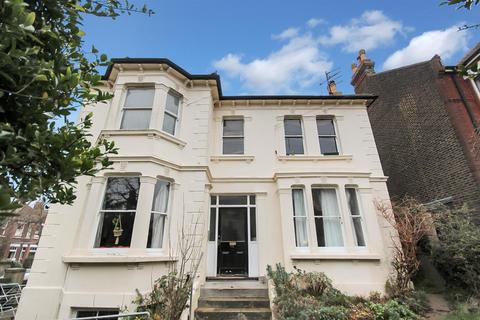 2 bedroom flat to rent, Springfield Road, Brighton