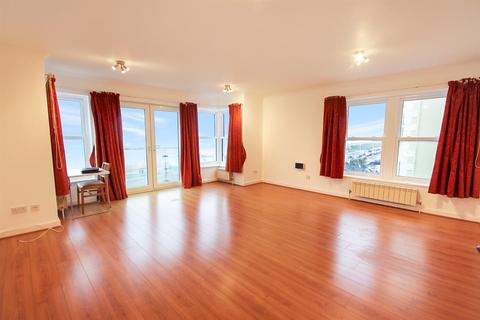 3 bedroom flat to rent, Kings Road, Brighton