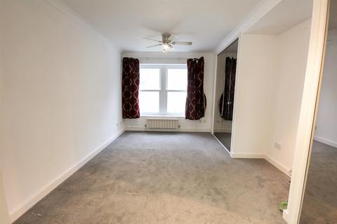 3 bedroom flat to rent, Kings Road, Brighton