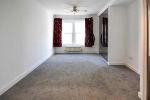 3 bedroom flat to rent, Kings Road, Brighton