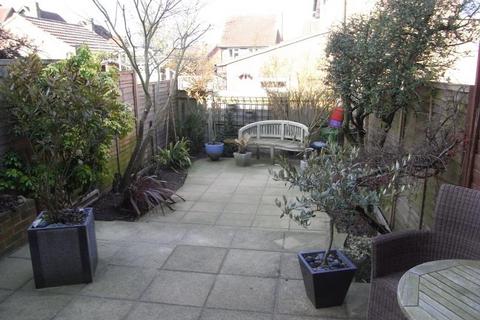 2 bedroom terraced house to rent, Greenhill Gardens, Guildford, GU4