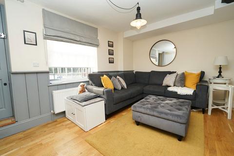 2 bedroom house to rent, Canal Mews, Linslade.