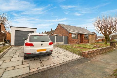 3 bedroom detached bungalow for sale, West Drive, Glossop SK13