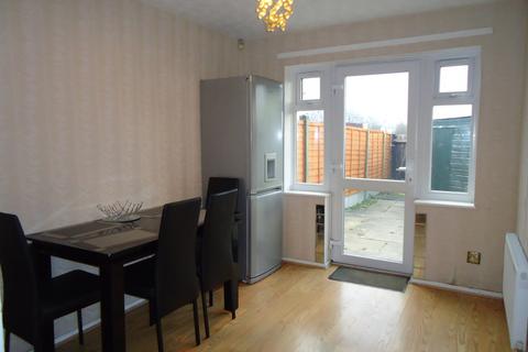 3 bedroom semi-detached house to rent, Gardeners Court, Leeds LS10